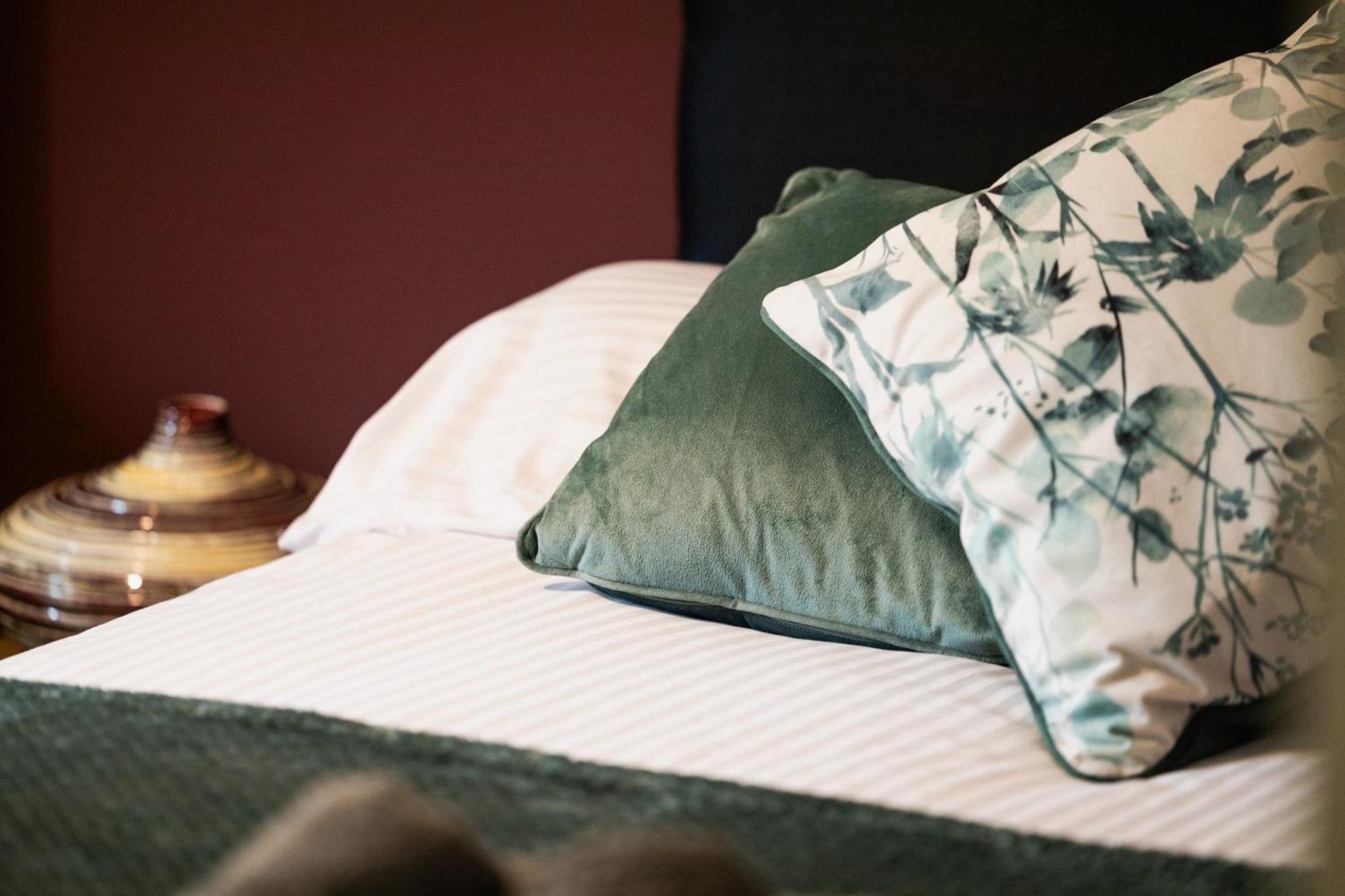 20 Percent Off -Todayonly-Mobilerate Offers-Genius Offers-Londonbridge City Apartment W Free Parking-Wifi-Sleeps7-4Beds-Netflix-Family! * London