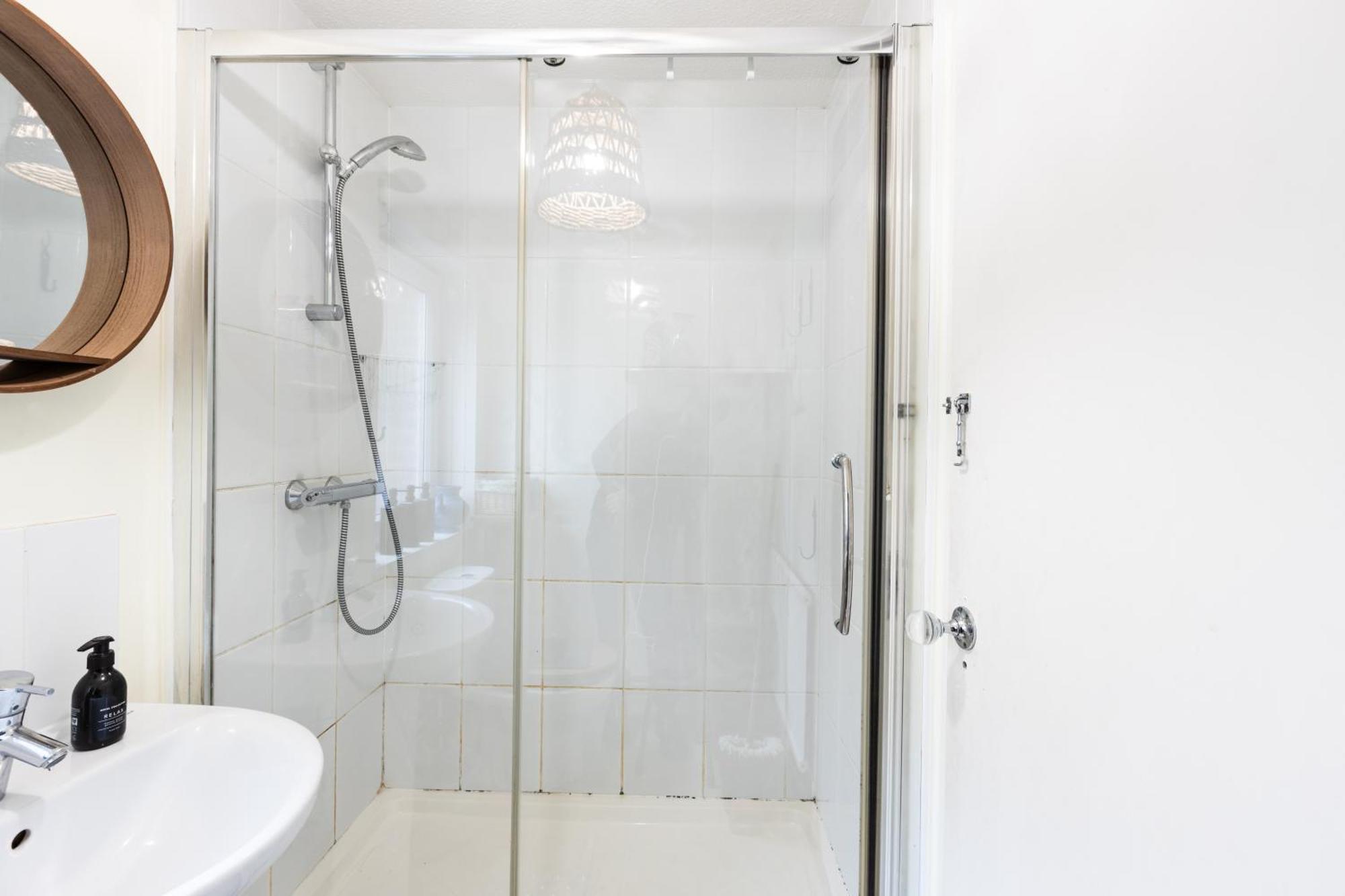 20 Percent Off -Todayonly-Mobilerate Offers-Genius Offers-Londonbridge City Apartment W Free Parking-Wifi-Sleeps7-4Beds-Netflix-Family! *