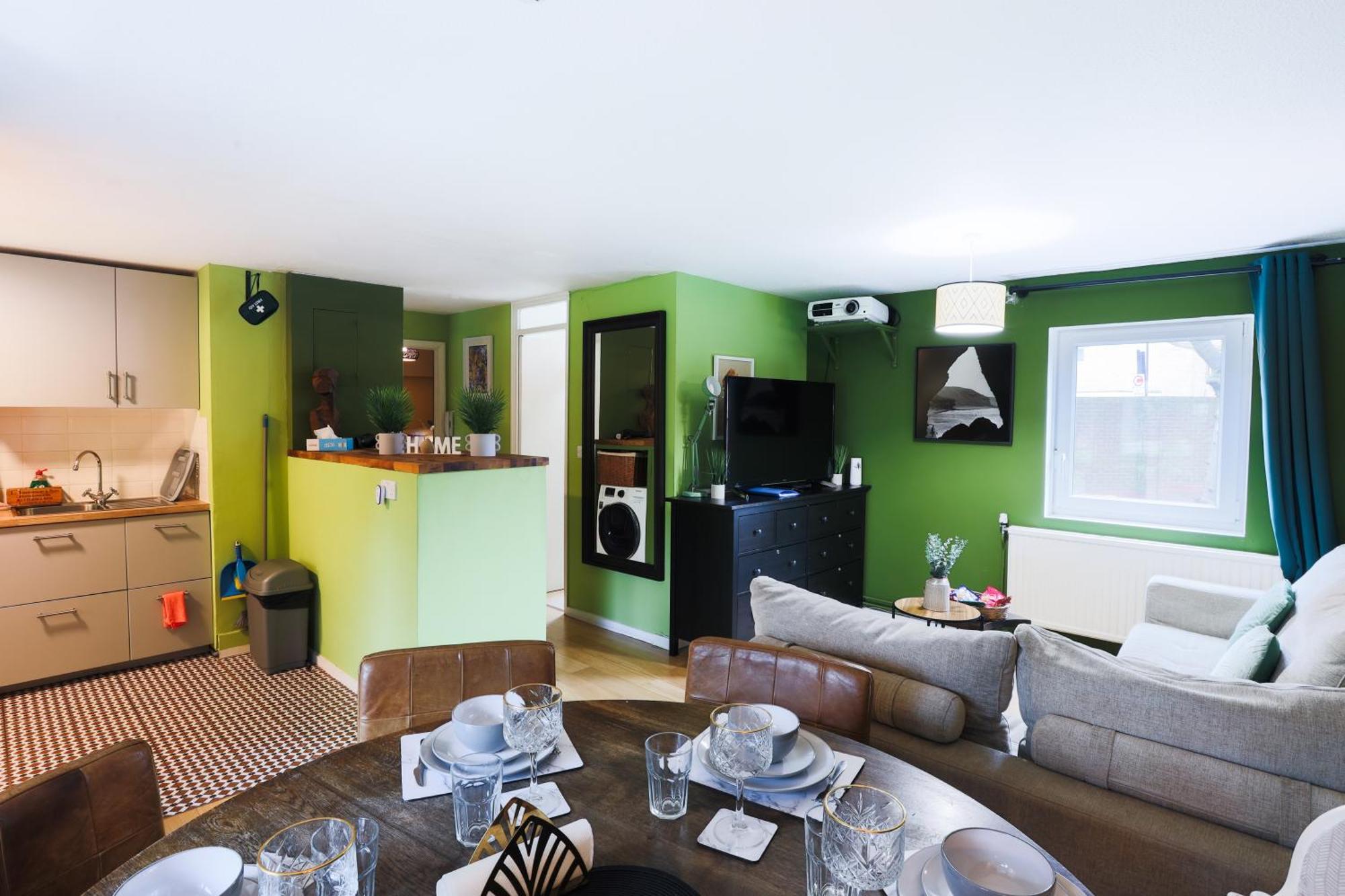 20 Percent Off -Todayonly-Mobilerate Offers-Genius Offers-Londonbridge City Apartment W Free Parking-Wifi-Sleeps7-4Beds-Netflix-Family! Apartment